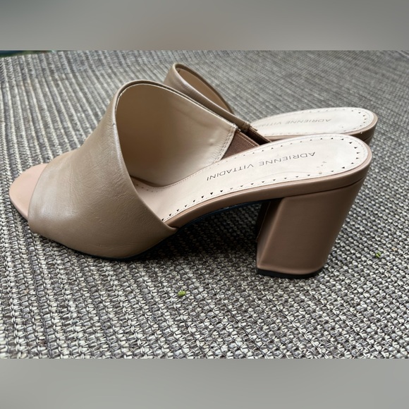 Adrienne Vittadini sandals color cognac size 71/2” 3”heel - Picture 3 of 4